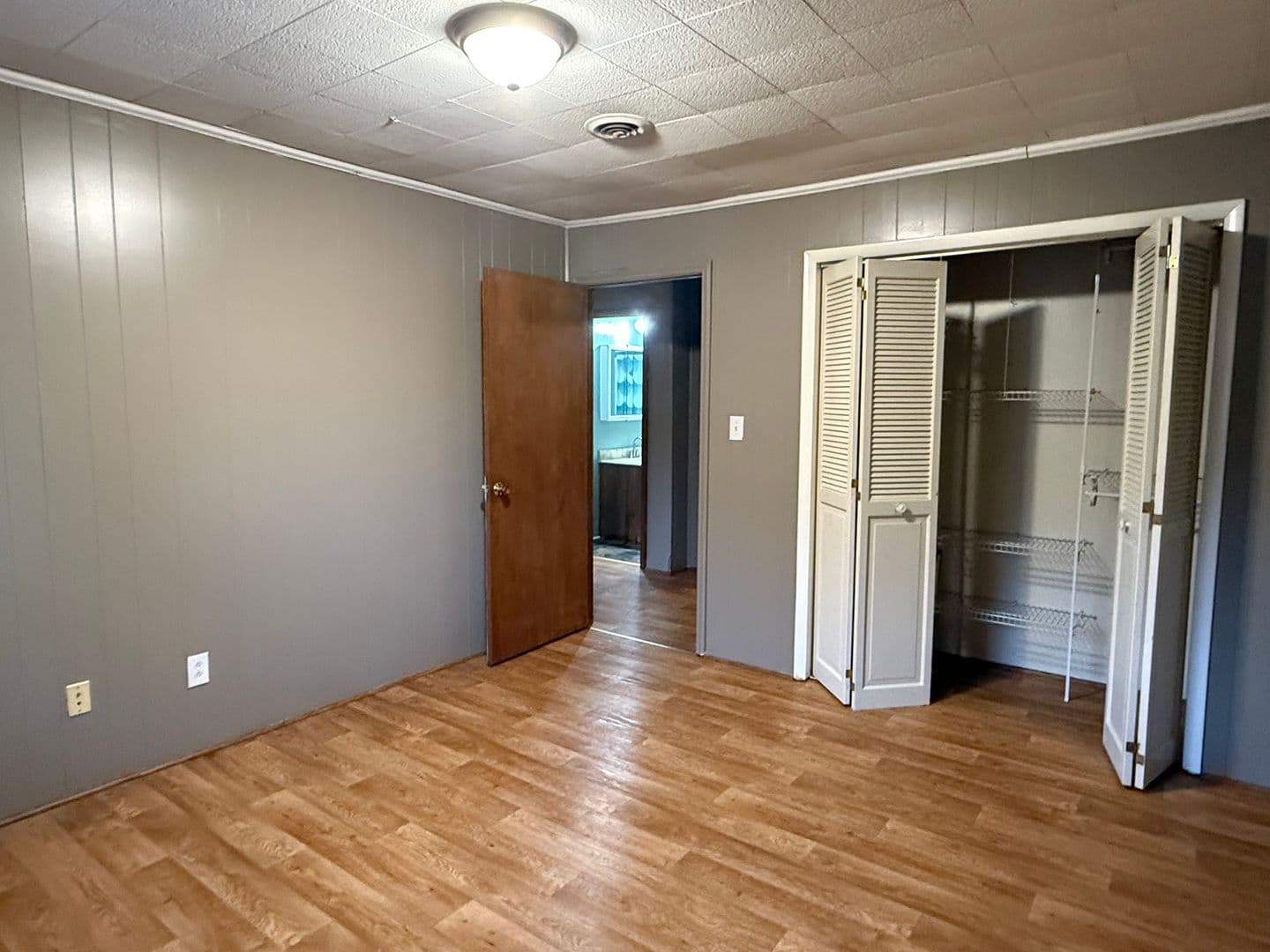 Johnson City Apartment: 2506 Elizabethton Highway