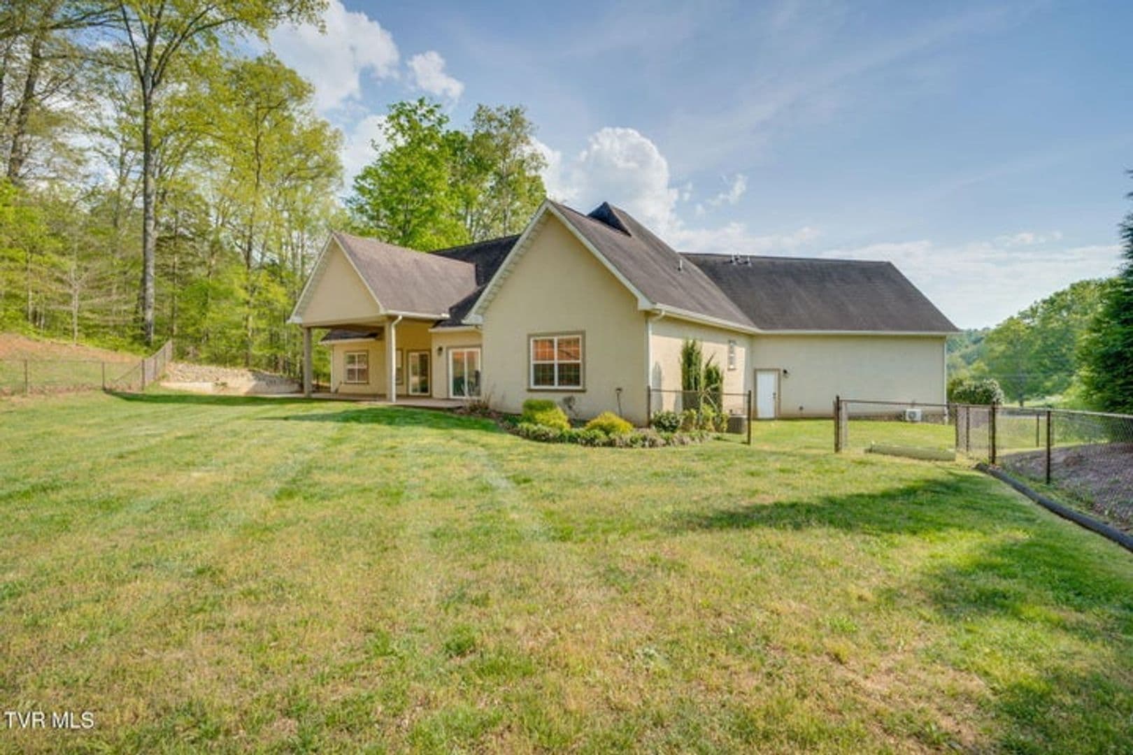 Elizabethton House: 721 Powder Branch Rd.