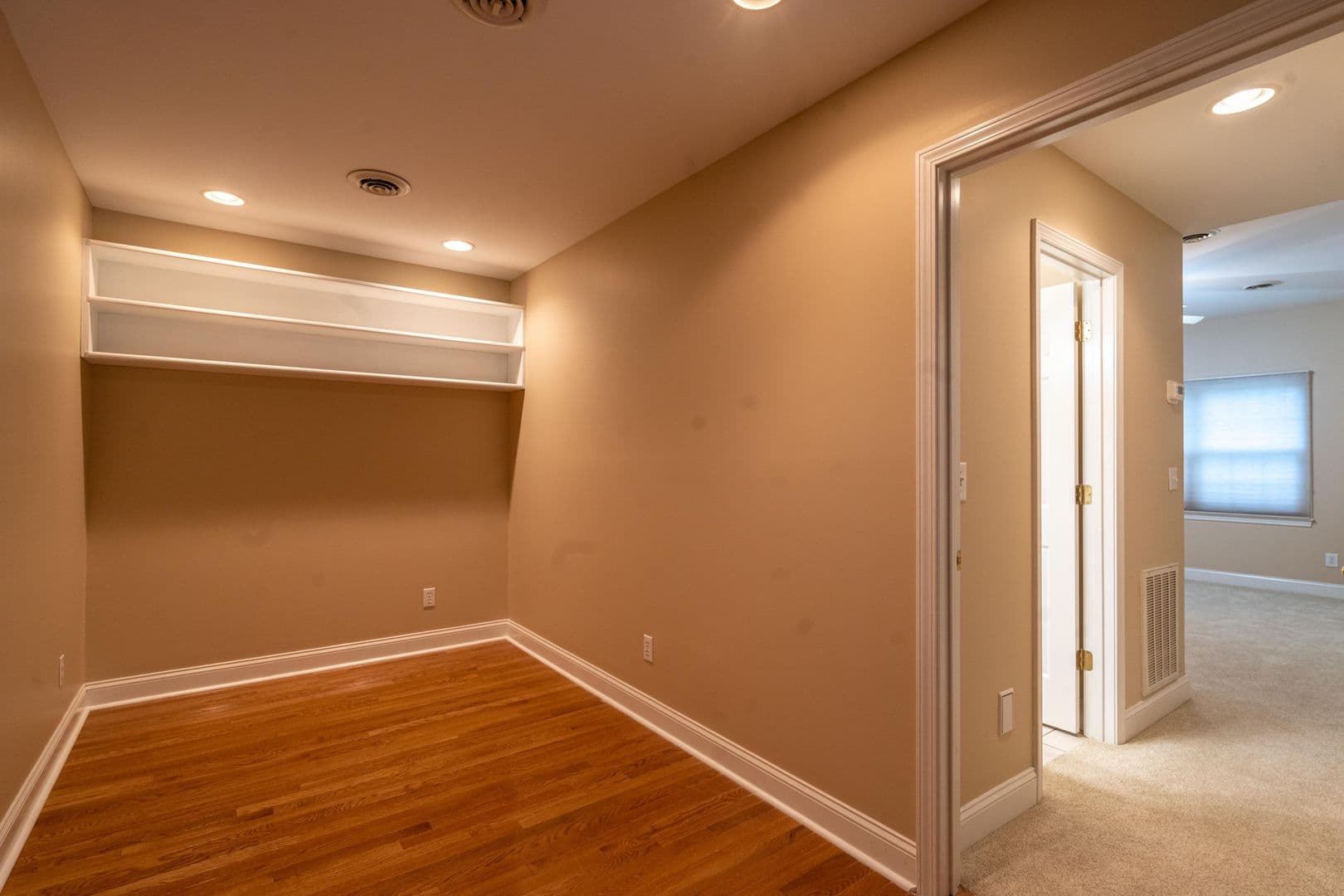 Johnson City House: 1833 Waters Edge Dr