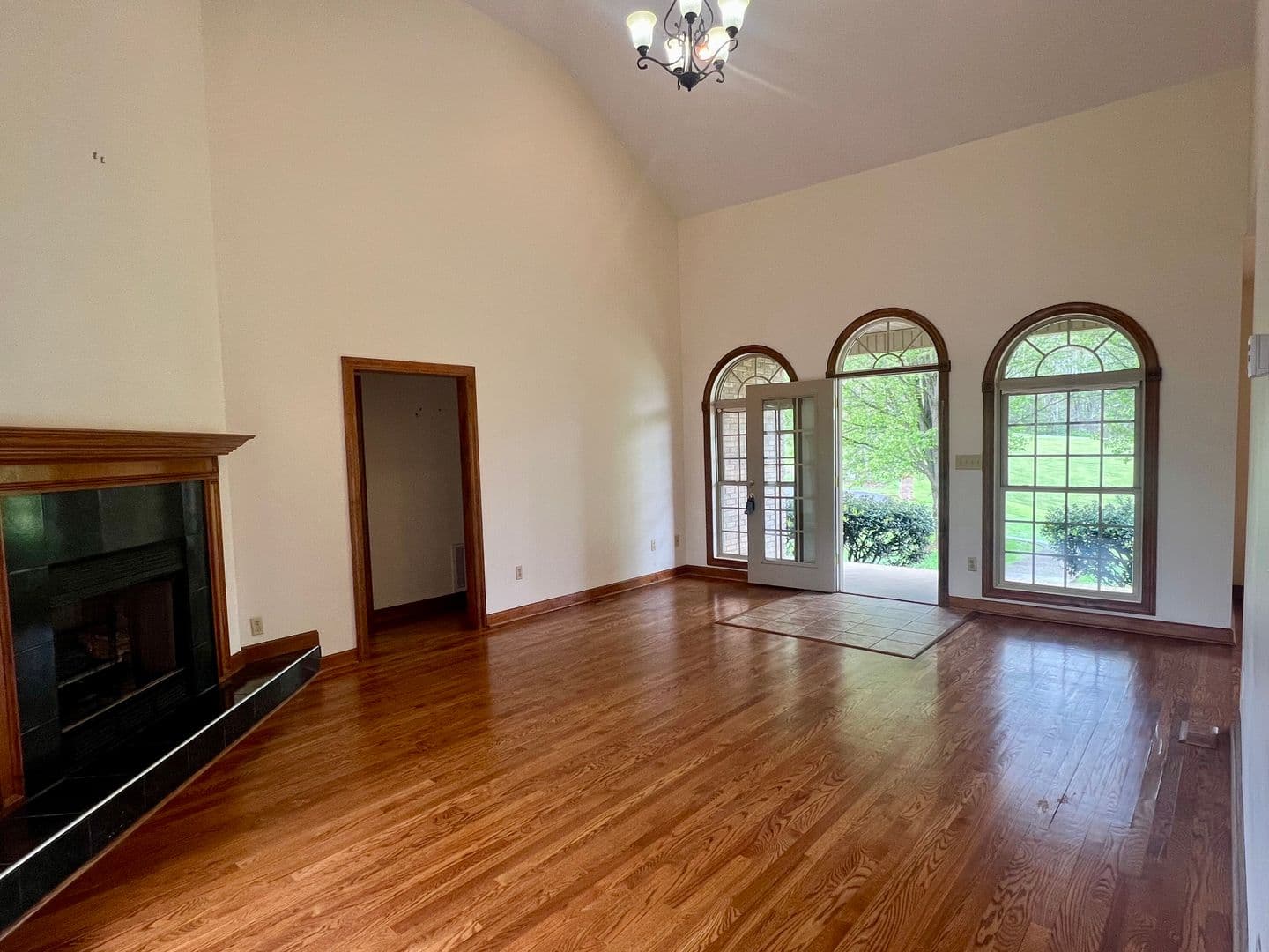 Johnson City House: 1212 Ridgewood Ct