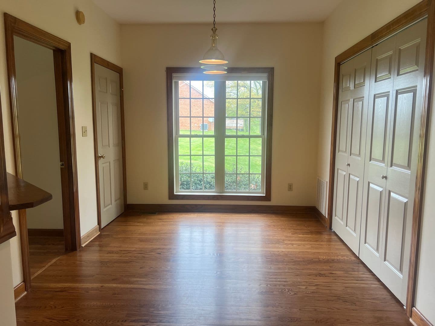 Johnson City House: 1212 Ridgewood Ct
