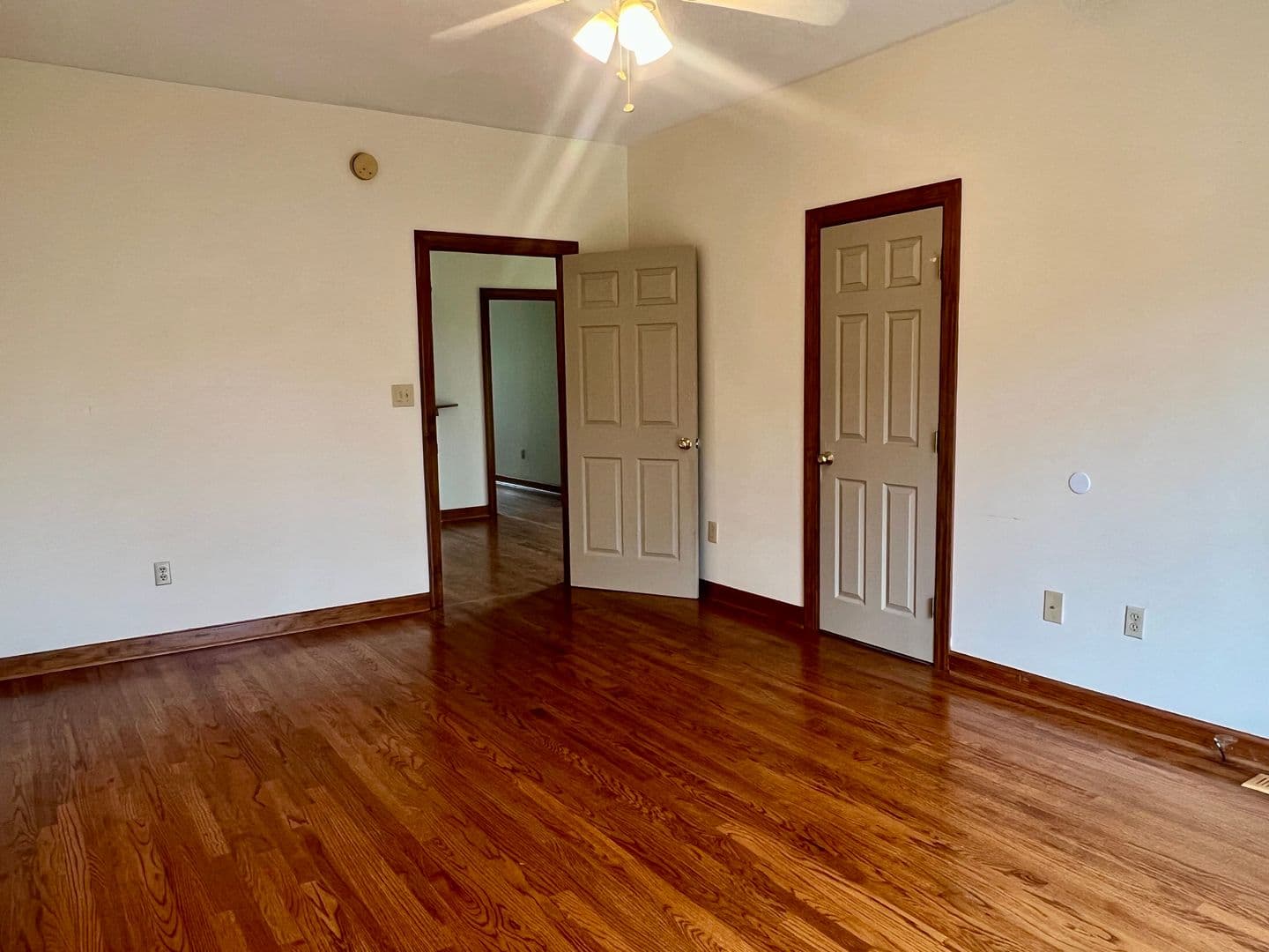 Johnson City House: 1212 Ridgewood Ct