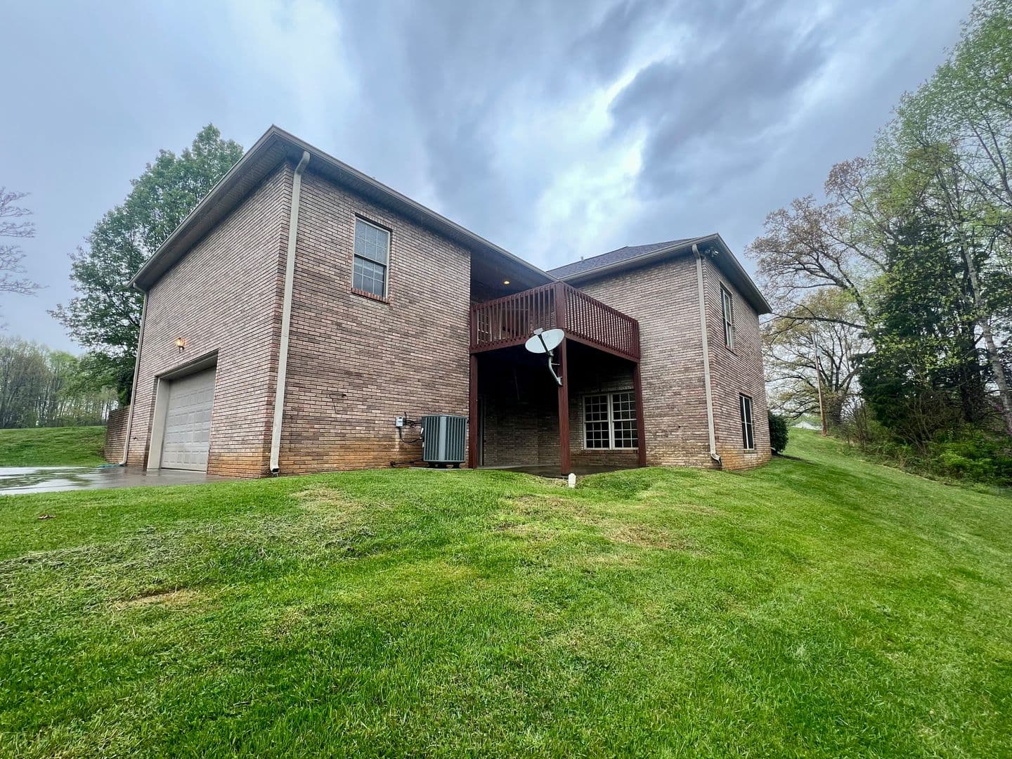 Johnson City House: 1212 Ridgewood Ct