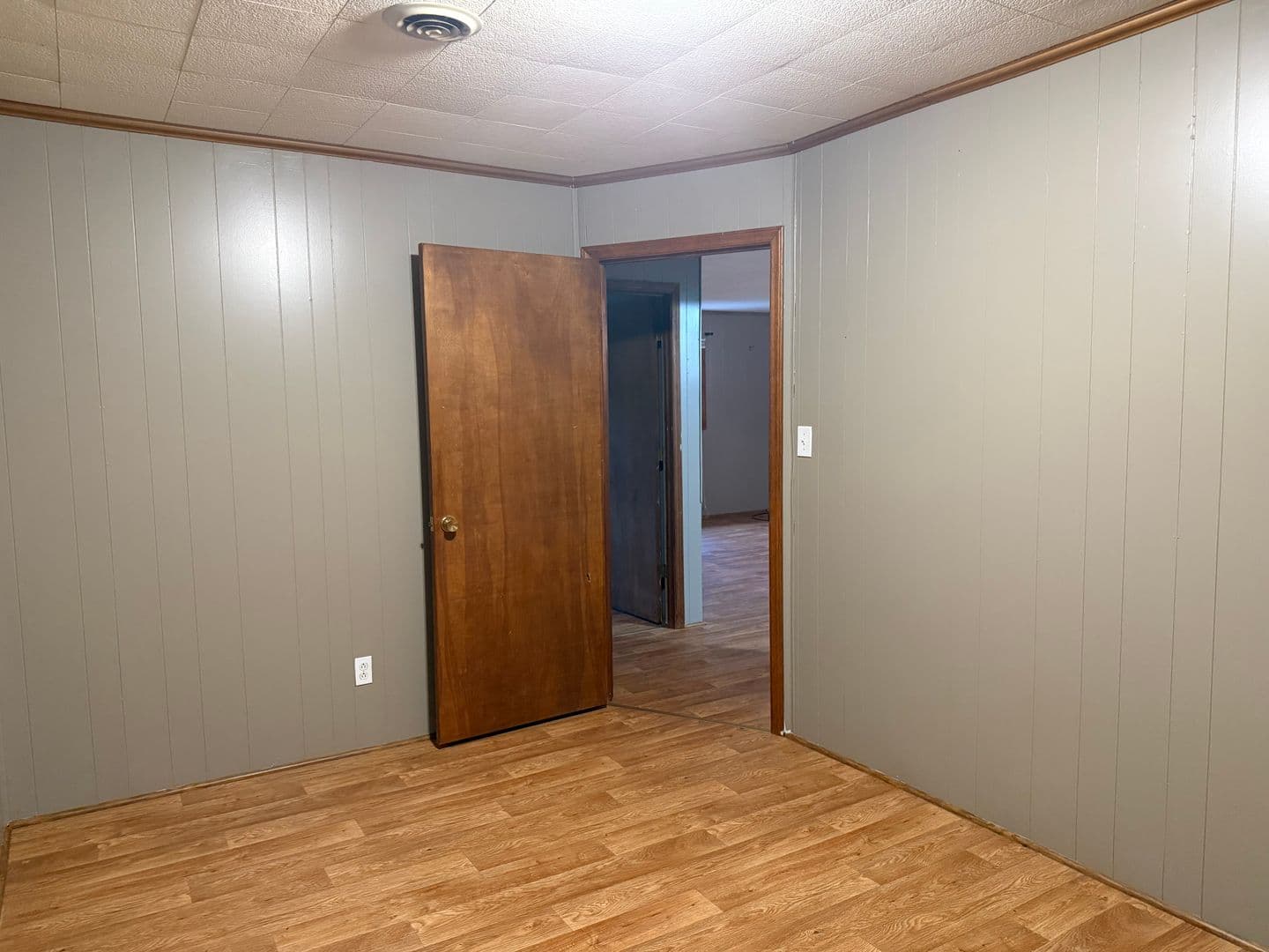 Johnson City Apartment: 2506 Elizabethton Highway