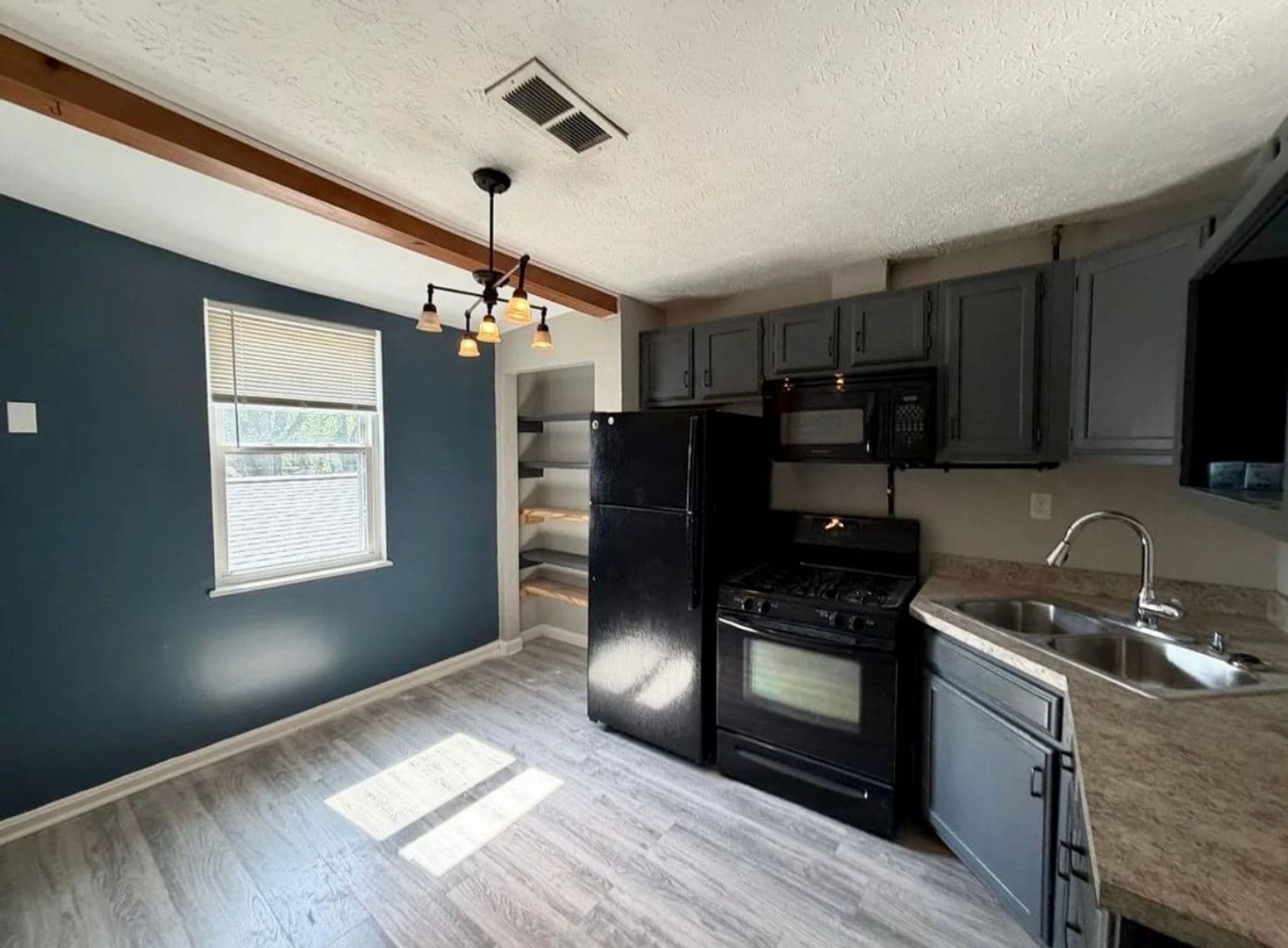 Jeffersonville Apartment: 531 E Chestnut St