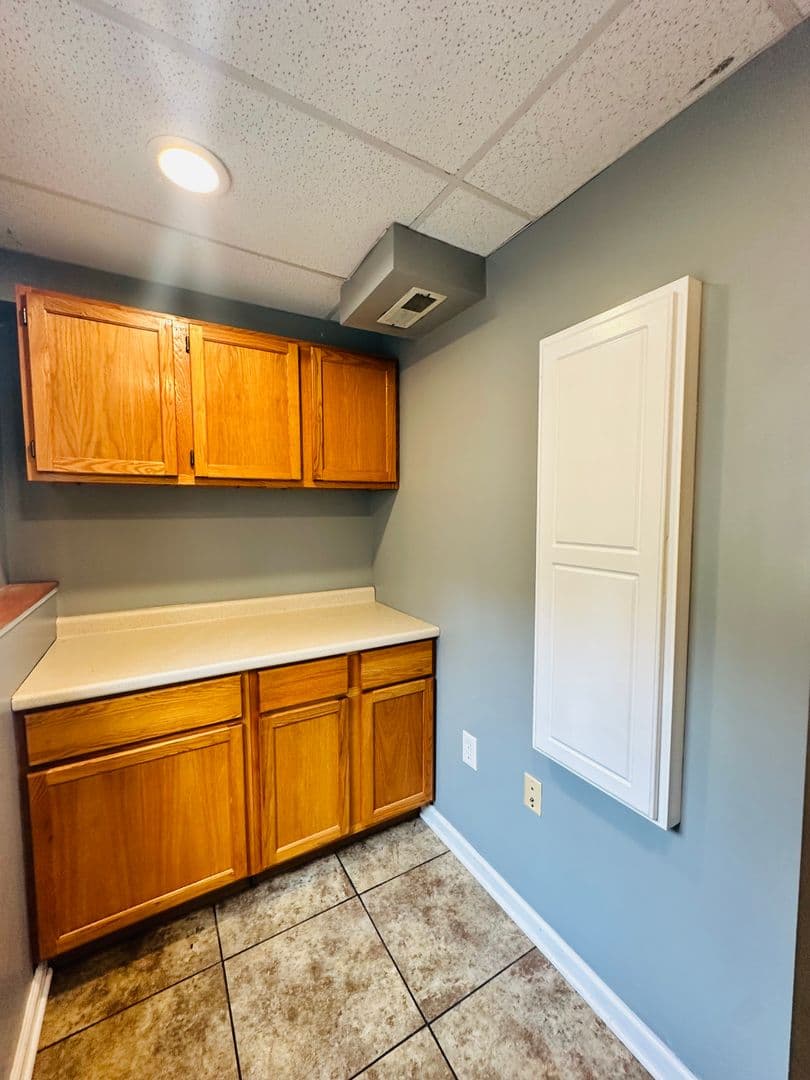 Louisville House: 1416 Hagen Road