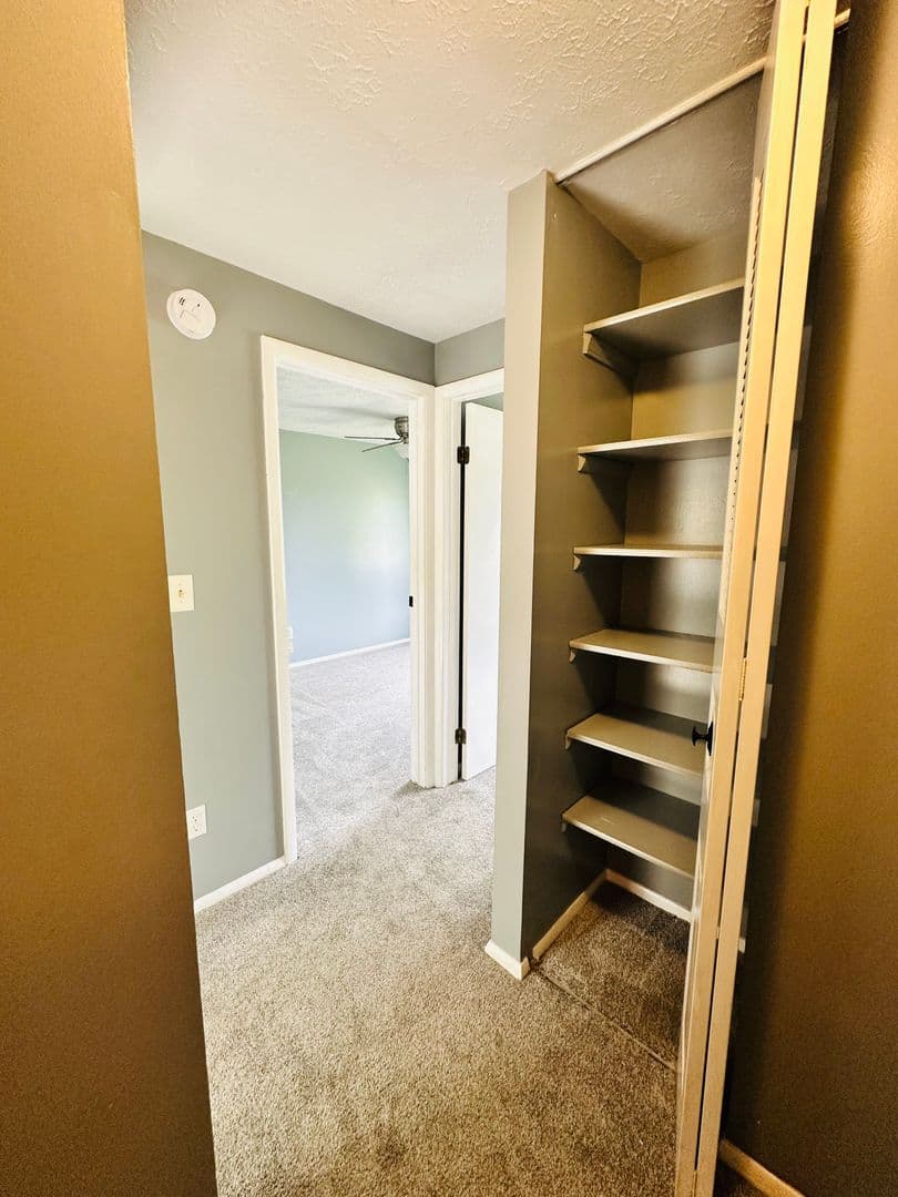 Louisville House: 1416 Hagen Road