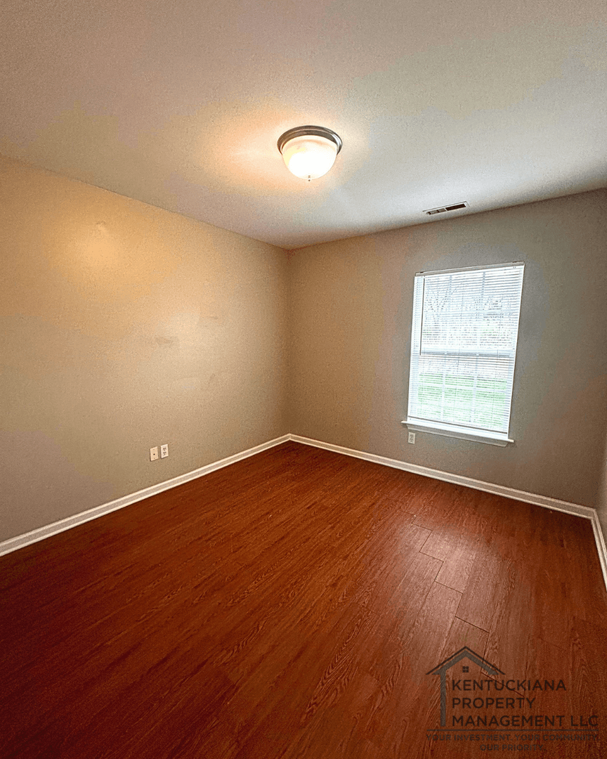 La Grange Apartment: 1908 Jericho Rd