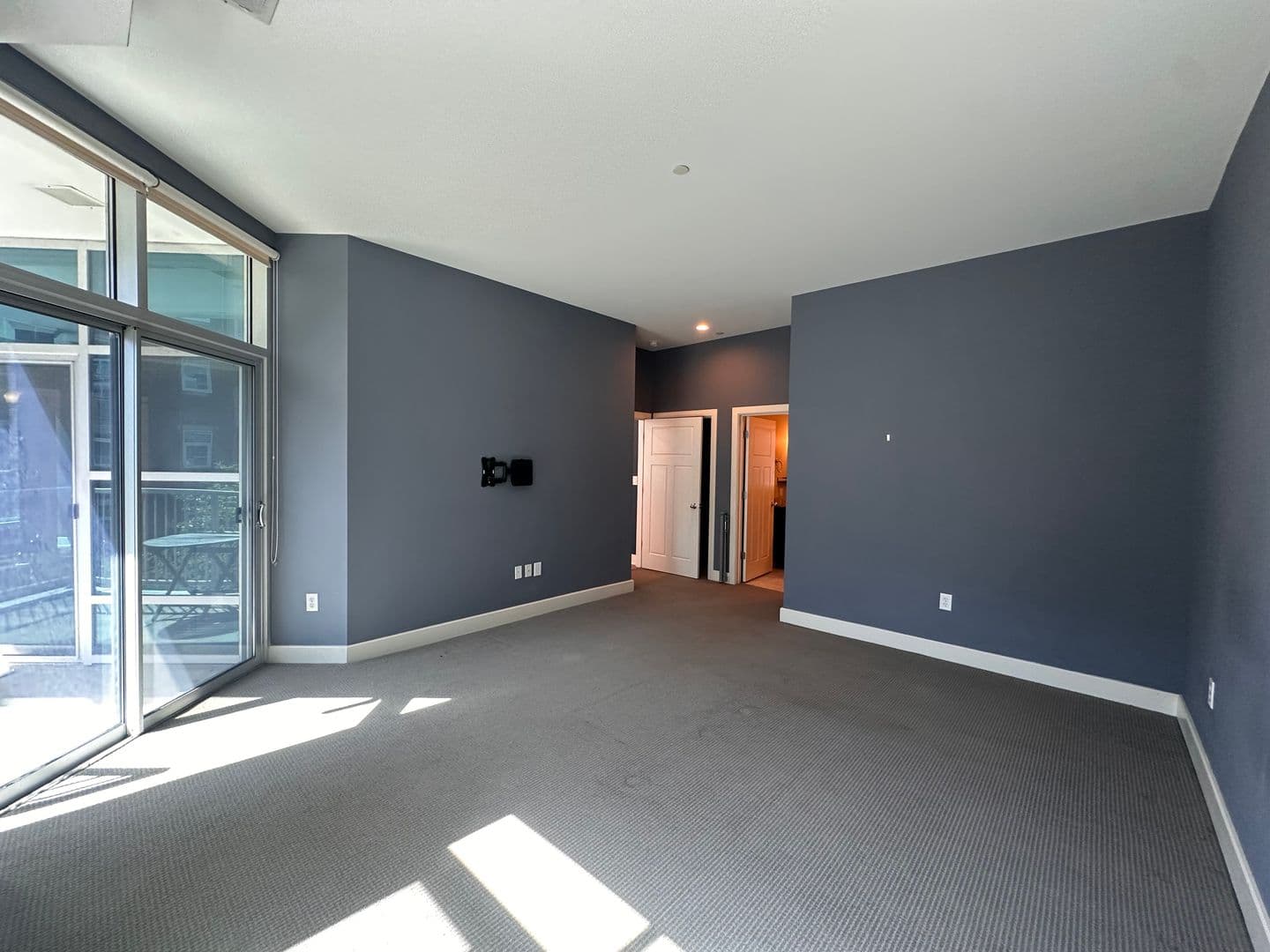 Louisville House: 324 E Main St Unit 327
