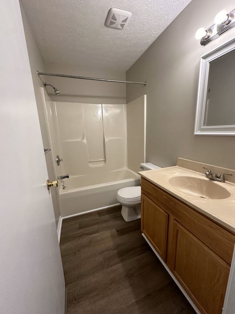 Louisville Apartment: 375 Prairie Drive