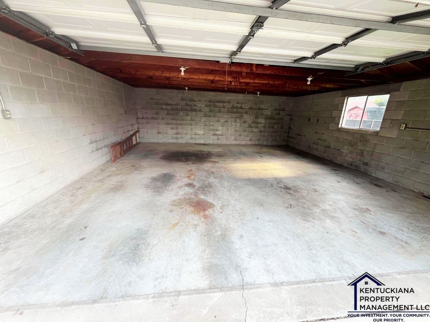 Louisville House: 9400 Habersham Dr