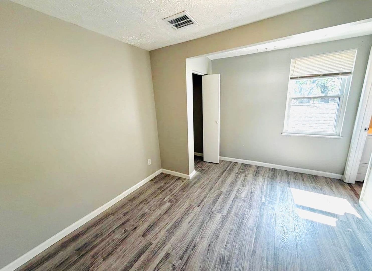 Jeffersonville Apartment: 531 E Chestnut St