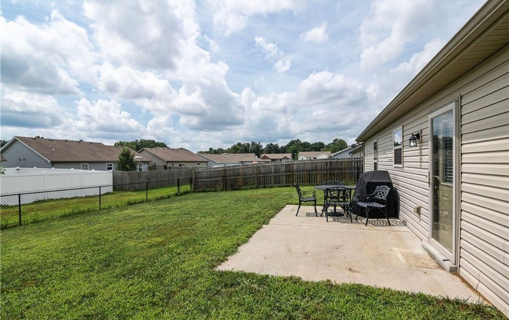 Jeffersonville House: 1979 Ramsey Way