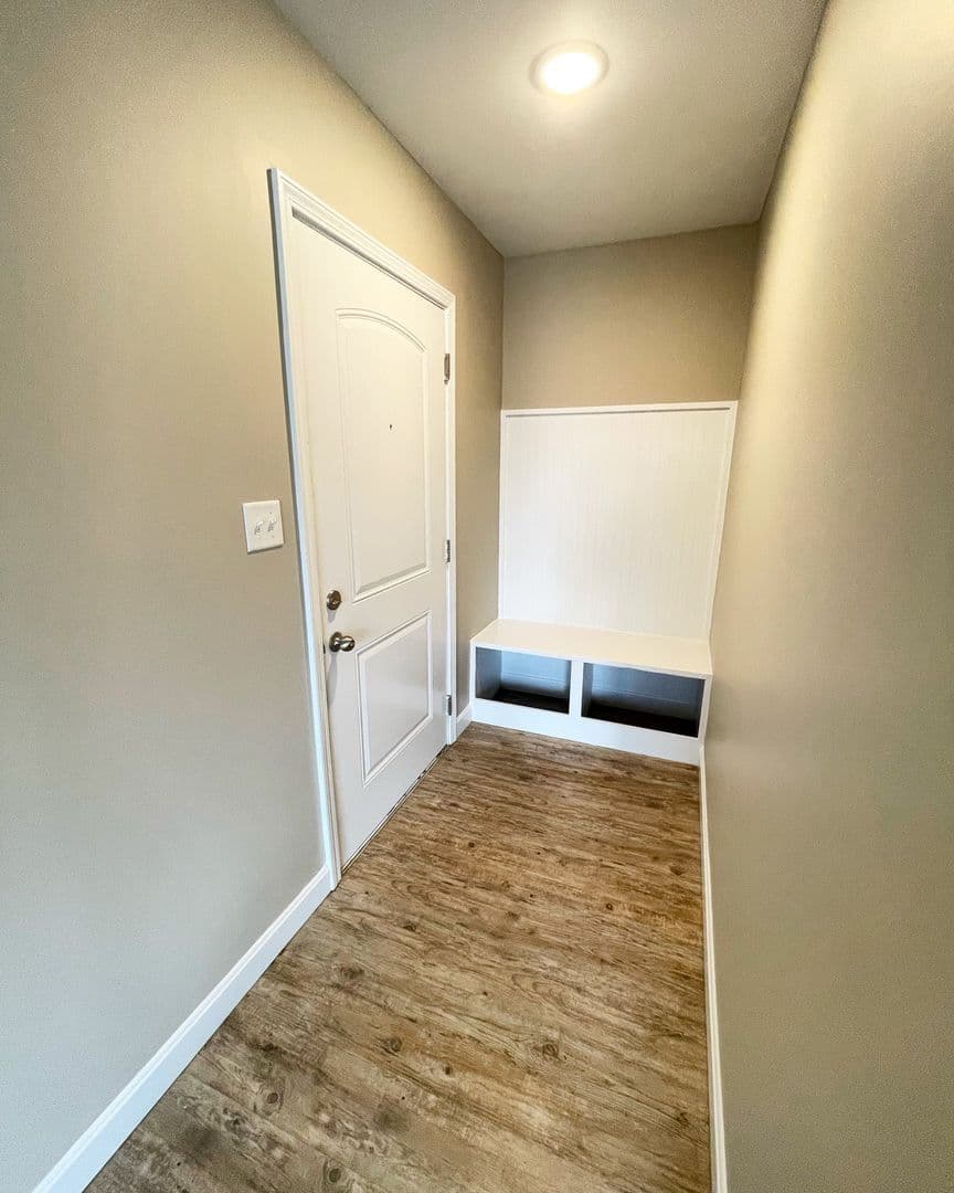 Louisville Apartment: 3301 Silverthorn Ln Apt 201