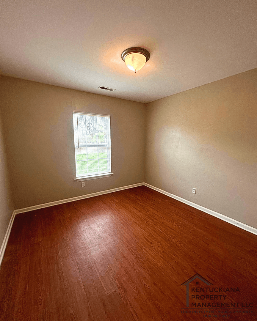 La Grange Apartment: 1908 Jericho Rd