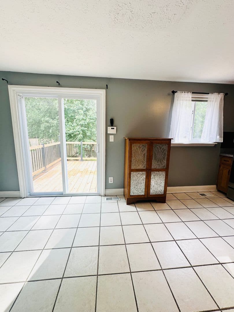 Louisville House: 1416 Hagen Road