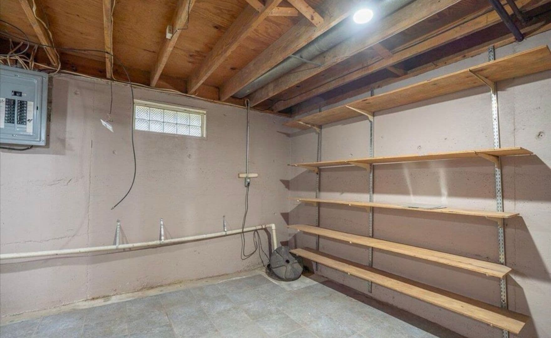 Louisville House: 10201 Waycross Ave