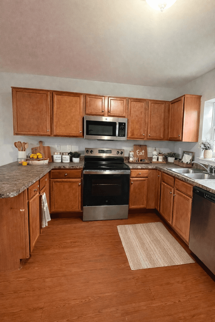 La Grange Apartment: 1908 Jericho Rd