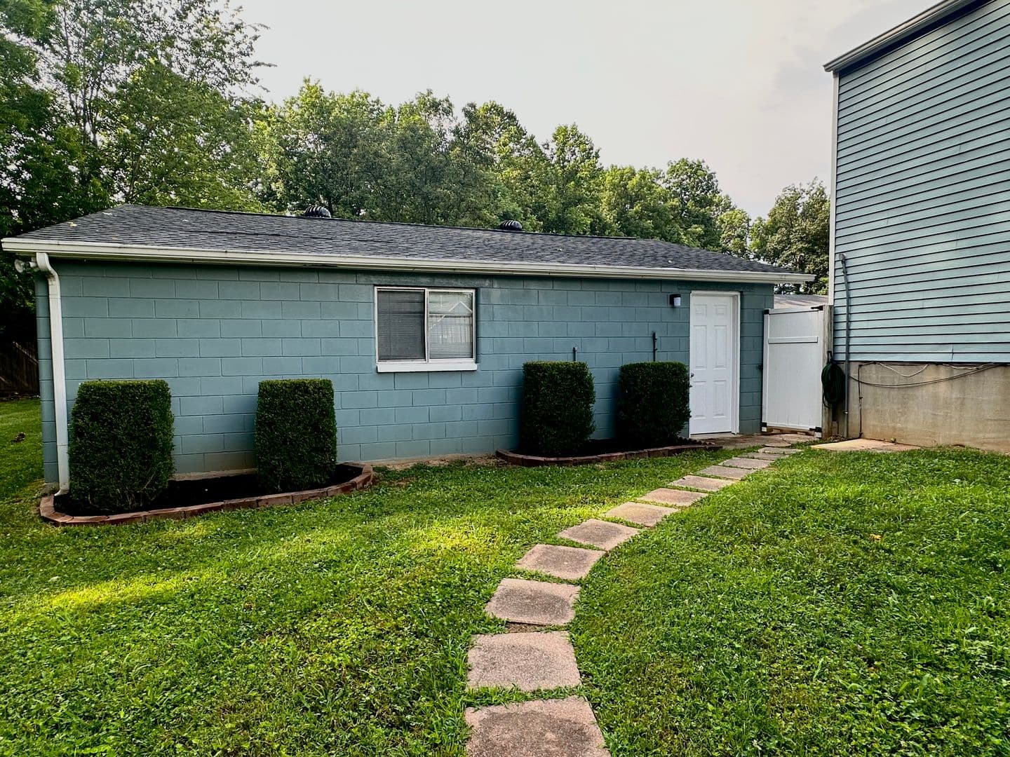 Louisville House: 1416 Hagen Road