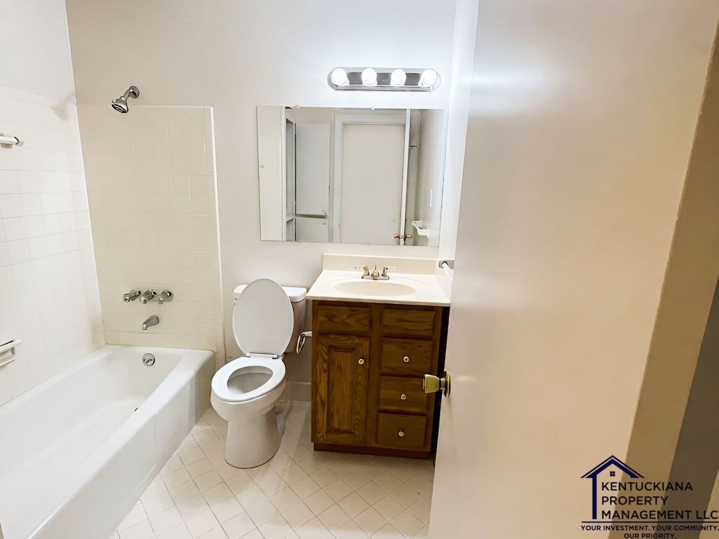 Louisville House: 9400 Habersham Dr