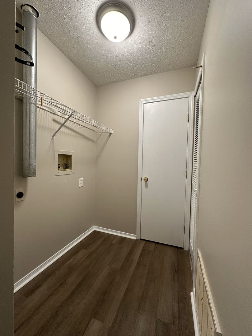 Louisville Apartment: 375 Prairie Drive