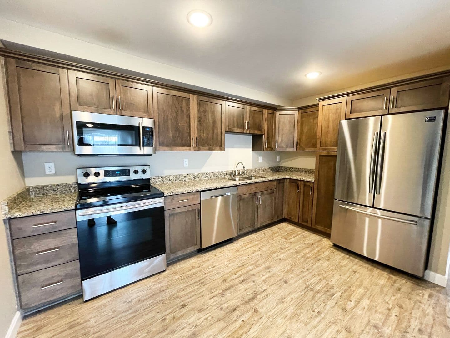 Louisville Apartment: 3301 Silverthorn Ln Apt 201