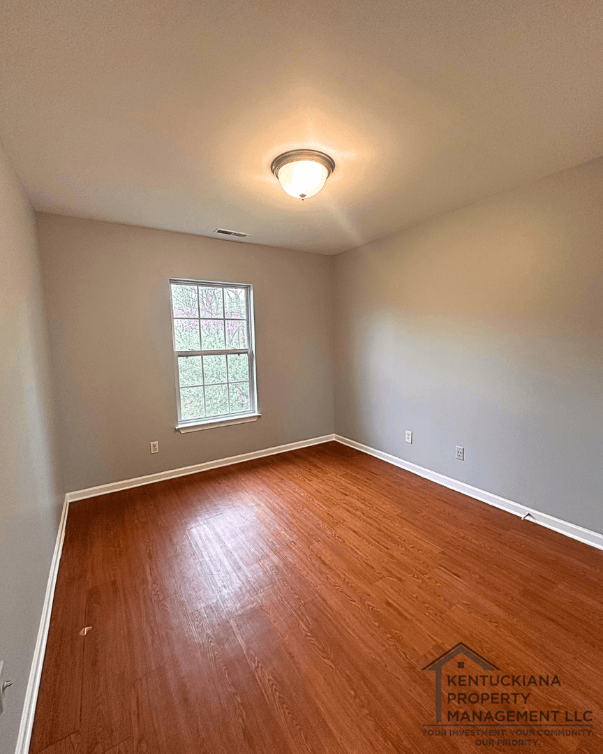 La Grange Apartment: 1908 Jericho Rd
