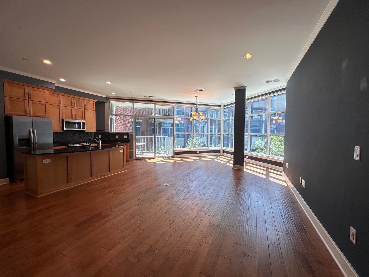 Louisville House: 324 E Main St Unit 327