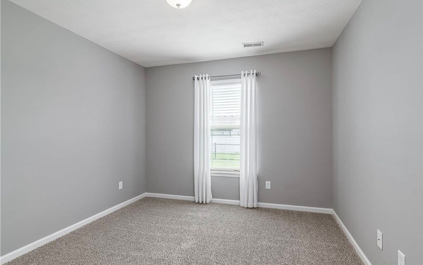 Jeffersonville House: 1979 Ramsey Way