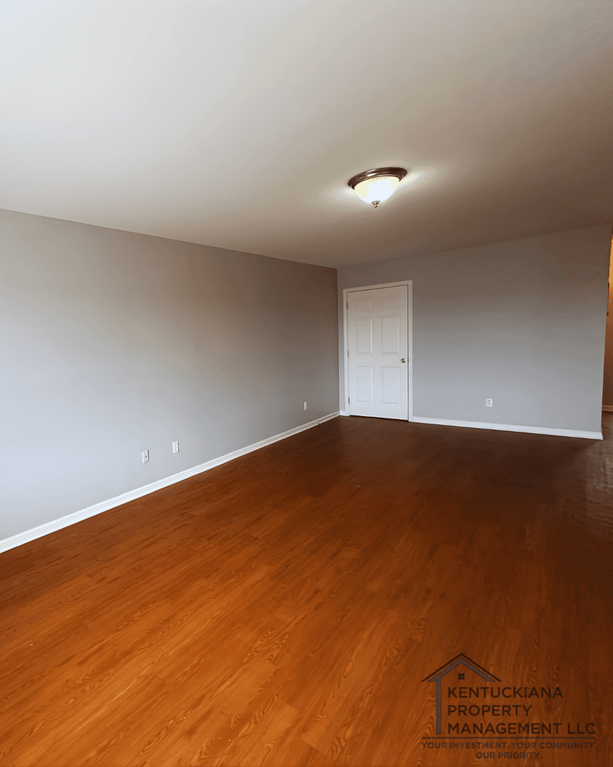 La Grange Apartment: 1908 Jericho Rd