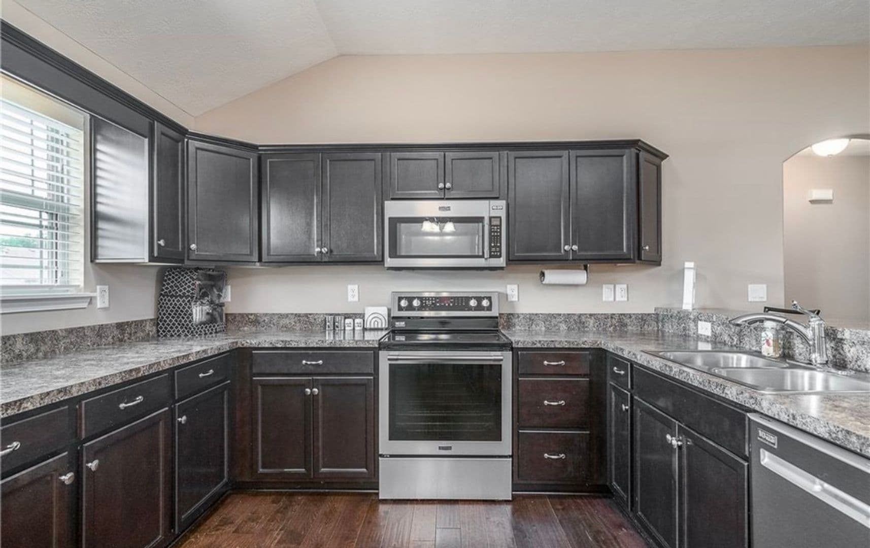 Jeffersonville House: 1979 Ramsey Way