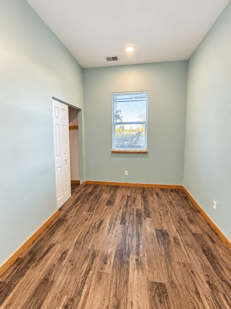 Louisville House: 2550 Saint Cecilia St