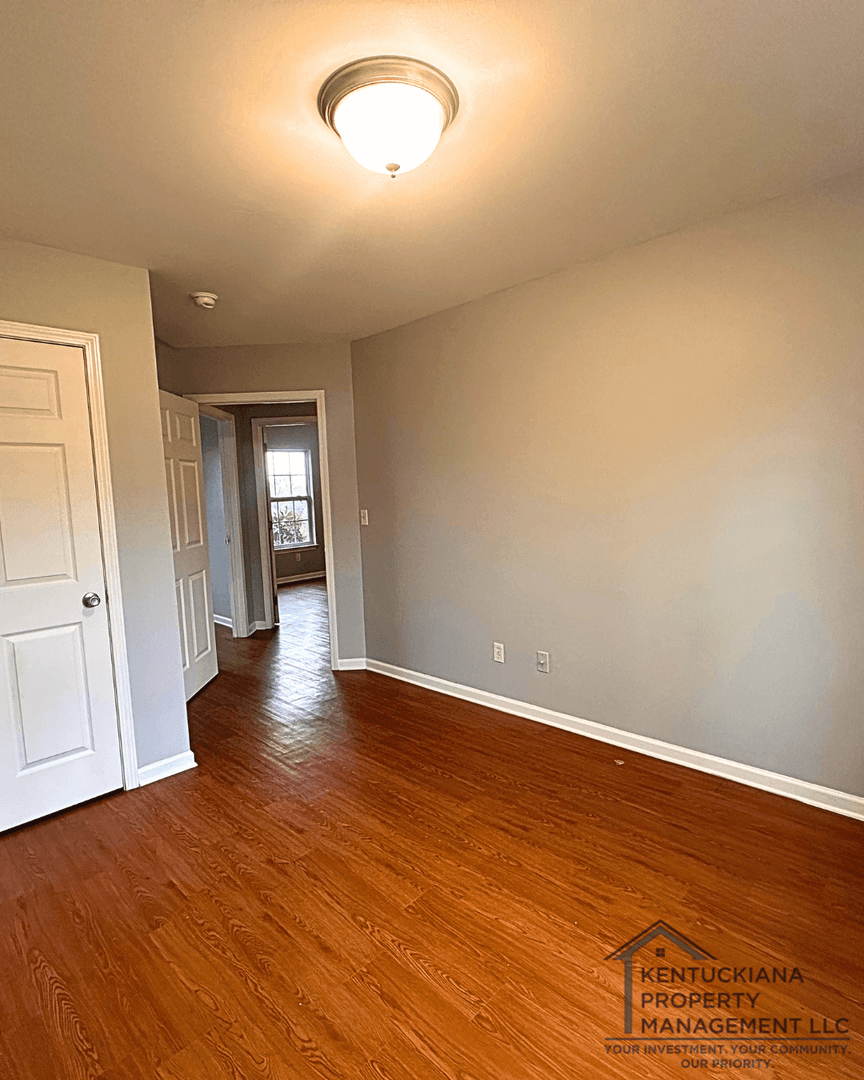 La Grange Apartment: 1908 Jericho Rd