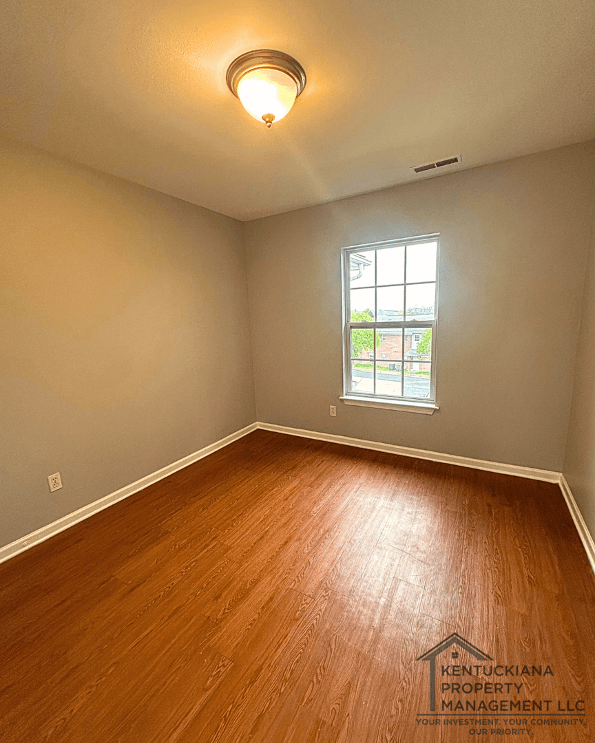 La Grange Apartment: 1908 Jericho Rd