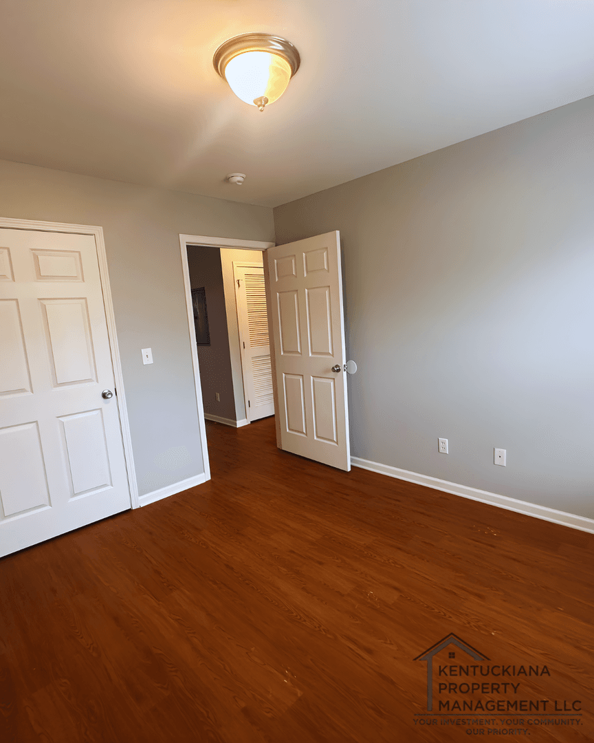 La Grange Apartment: 1908 Jericho Rd