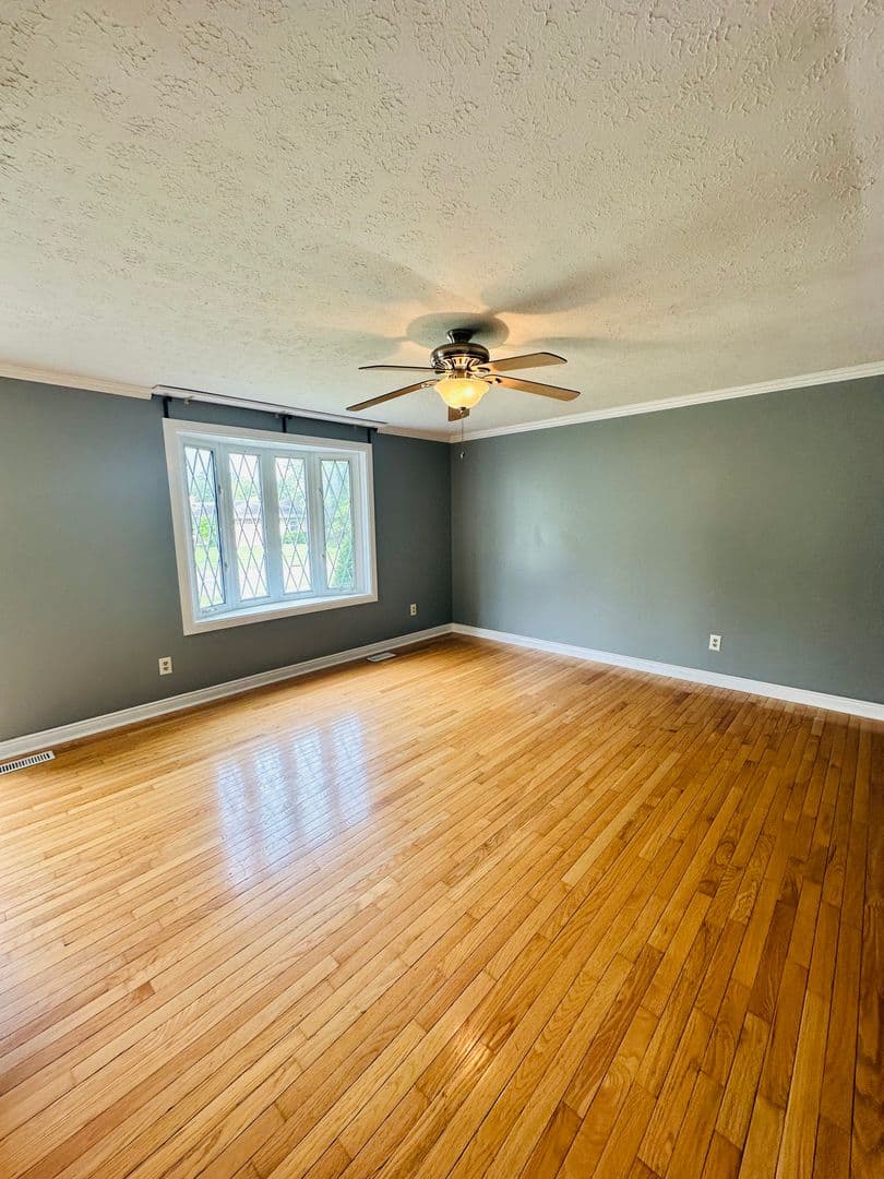 Louisville House: 1416 Hagen Road