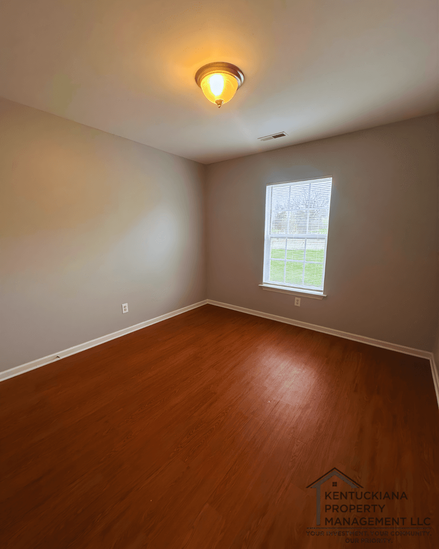 La Grange Apartment: 1908 Jericho Rd