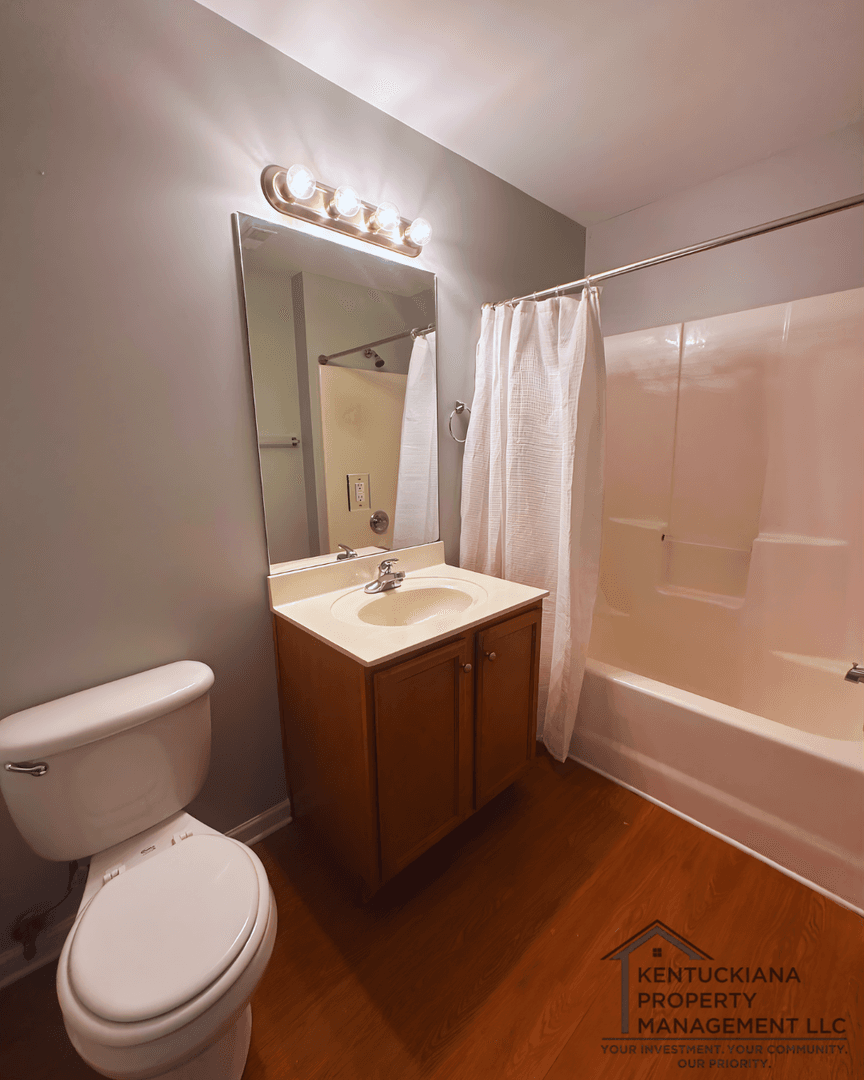 La Grange Apartment: 1908 Jericho Rd