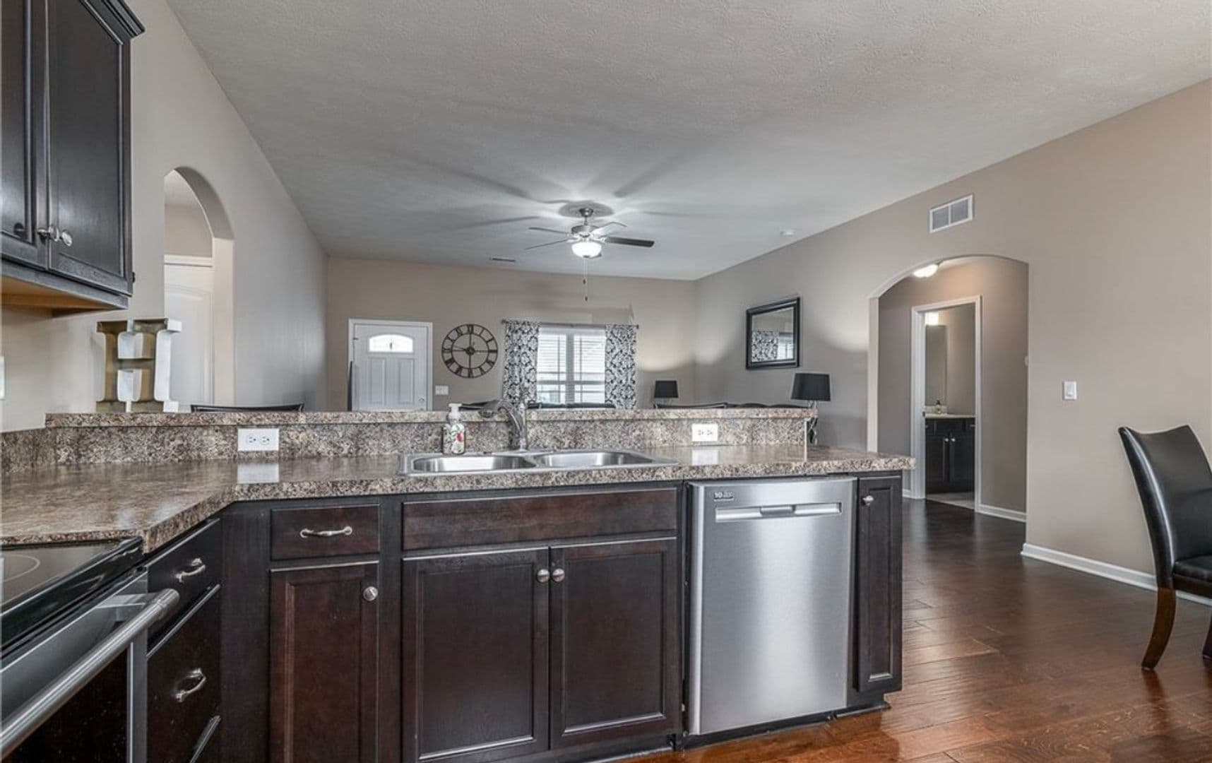 Jeffersonville House: 1979 Ramsey Way