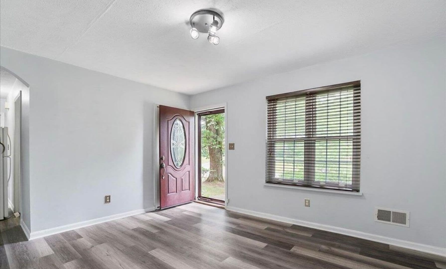 Louisville House: 10201 Waycross Ave