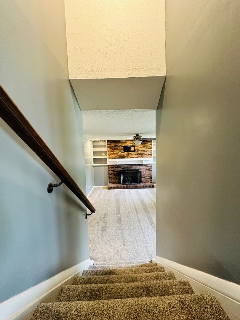 Louisville House: 1416 Hagen Road