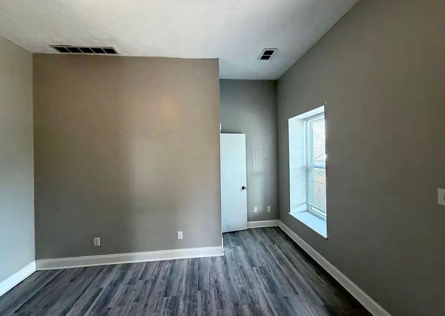 Jeffersonville Apartment: 531 E Chestnut St