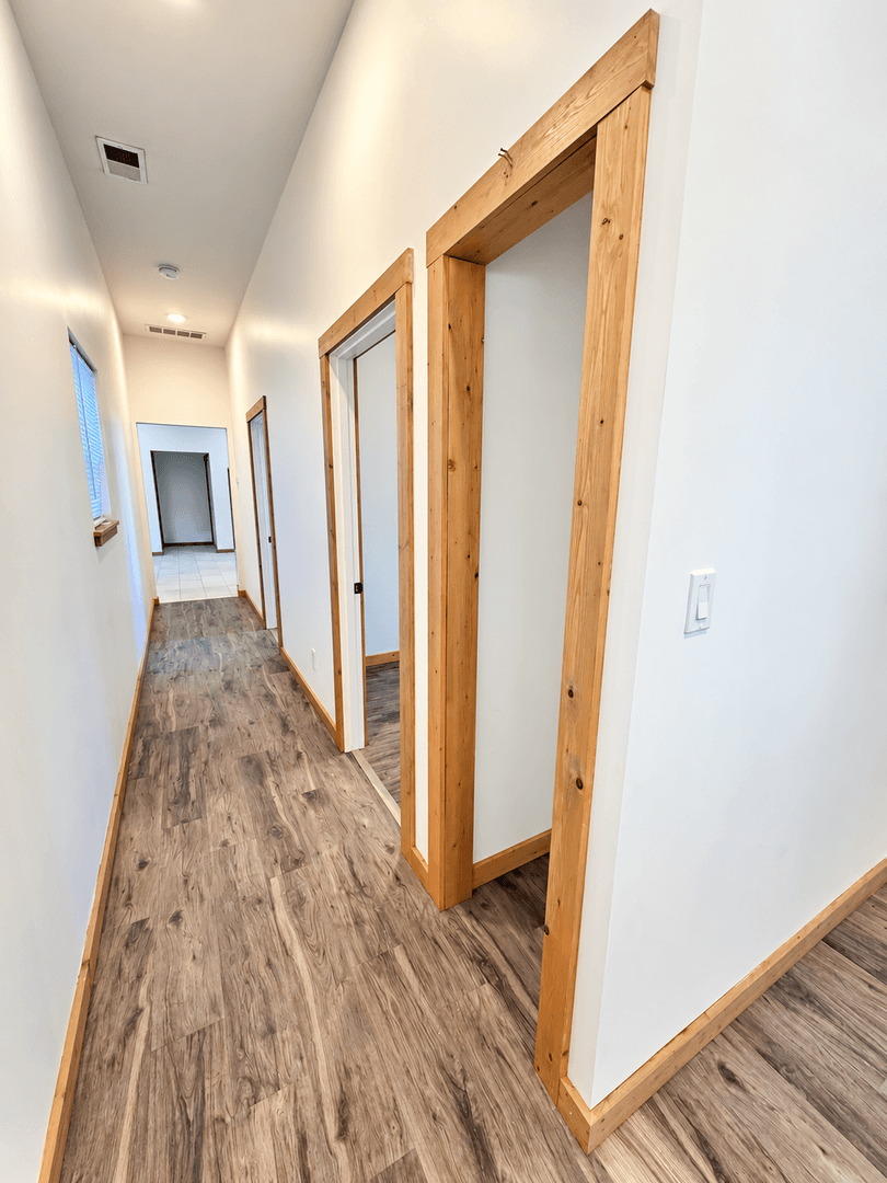 Louisville House: 2550 Saint Cecilia St