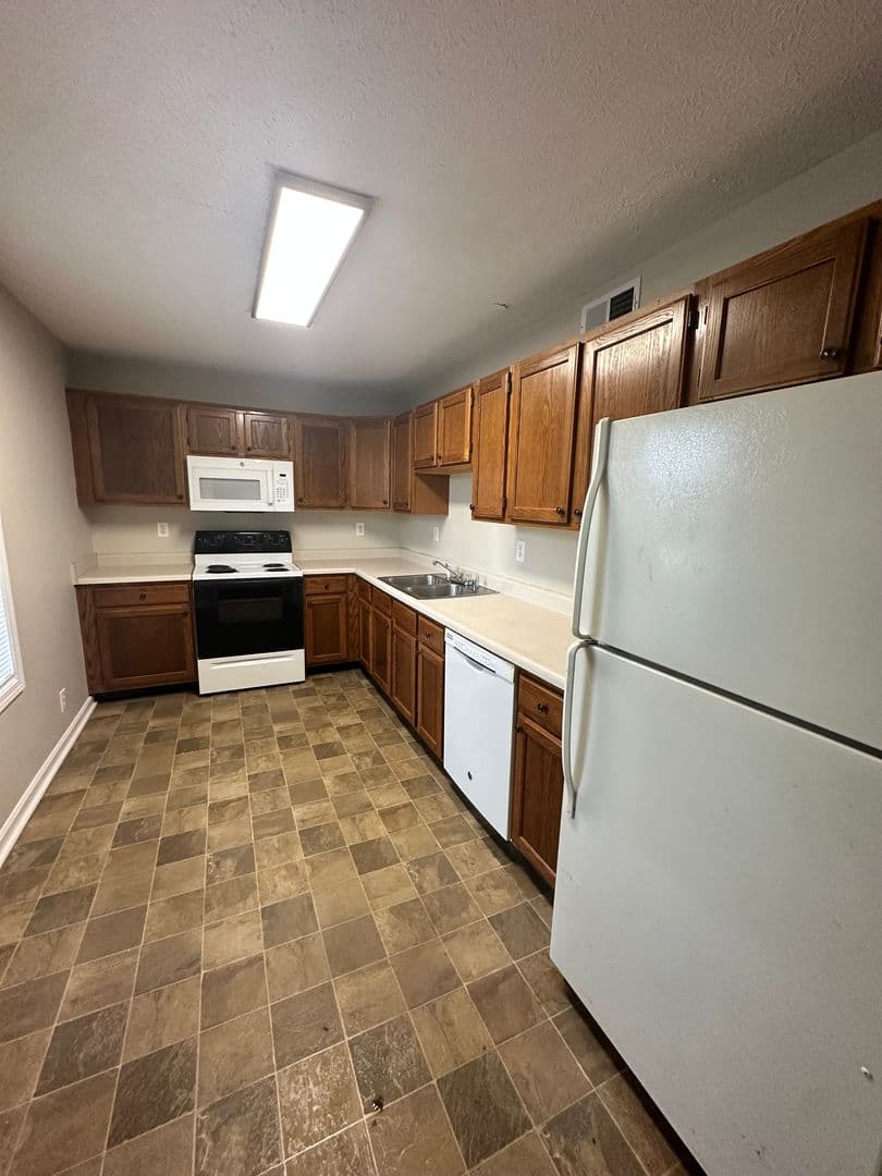 Louisville Apartment: 10012 Michaele Ln