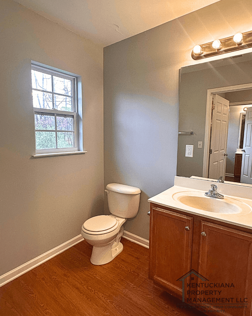 La Grange Apartment: 1908 Jericho Rd