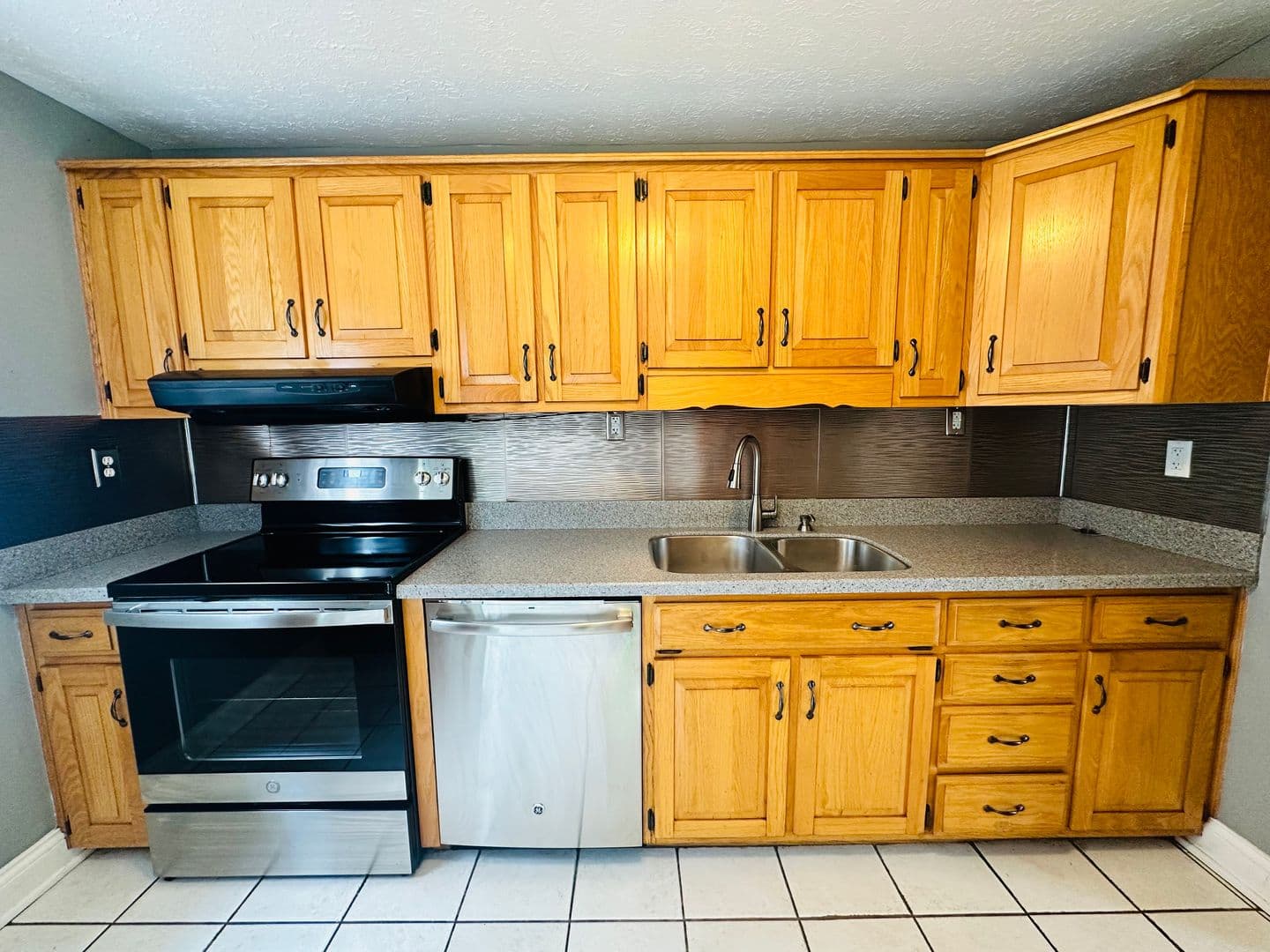 Louisville House: 1416 Hagen Road