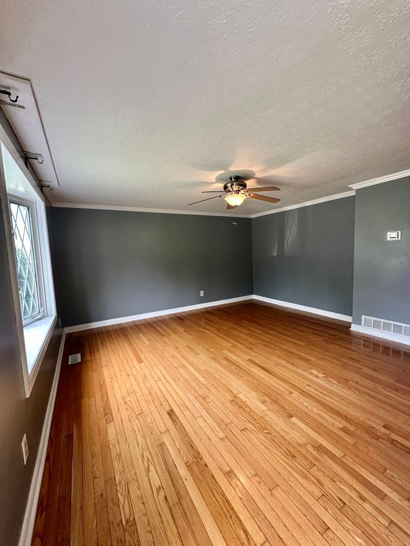 Louisville House: 1416 Hagen Road