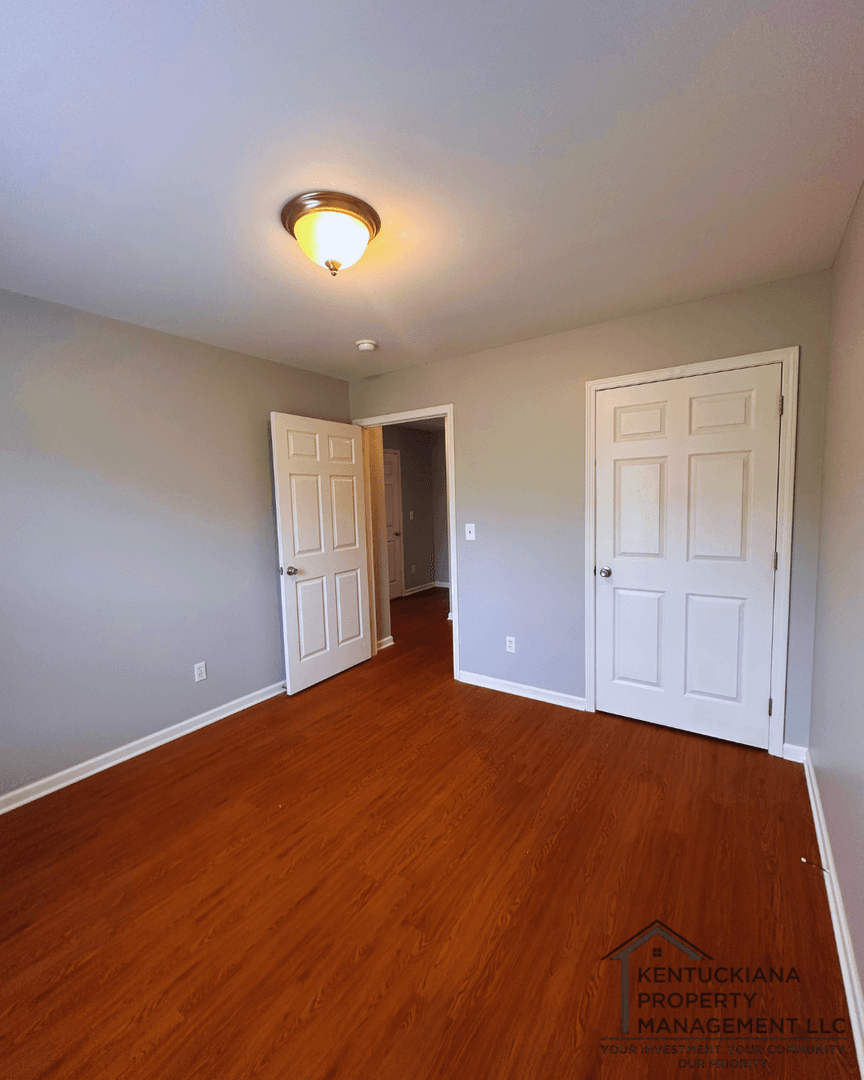 La Grange Apartment: 1908 Jericho Rd