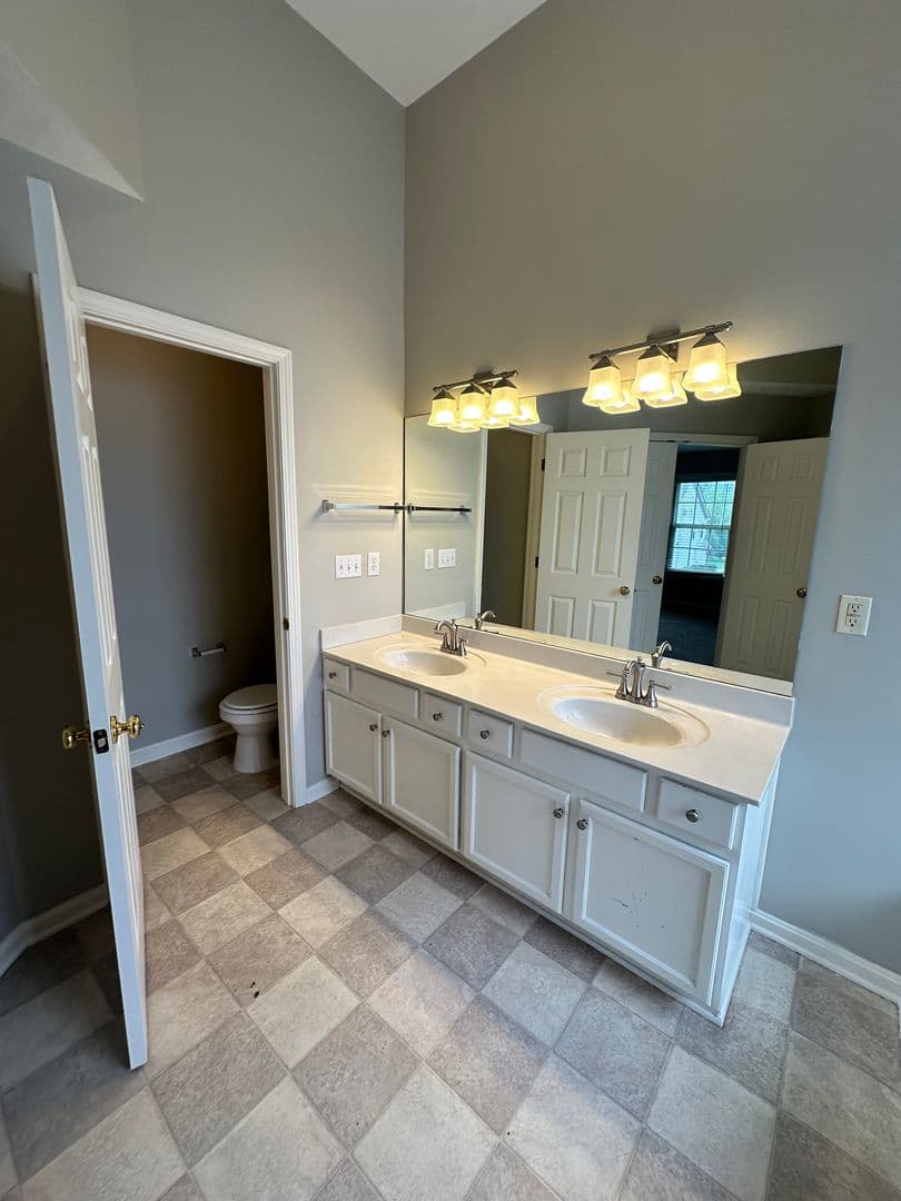 Prospect House: 9215 Eminence Court
