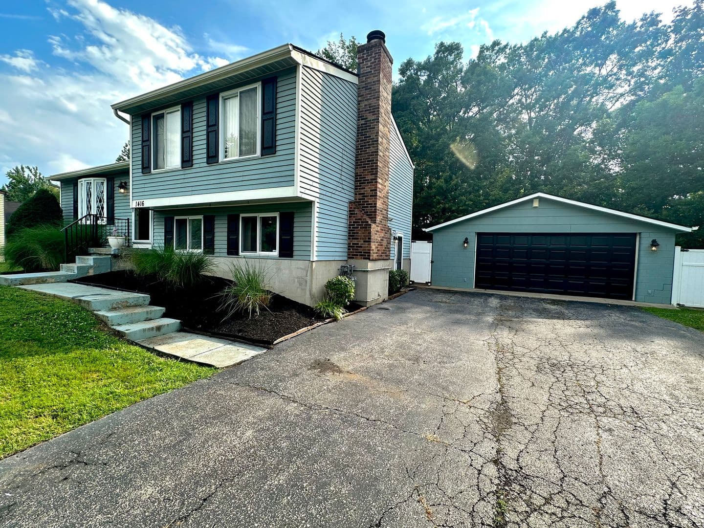 Louisville House: 1416 Hagen Road